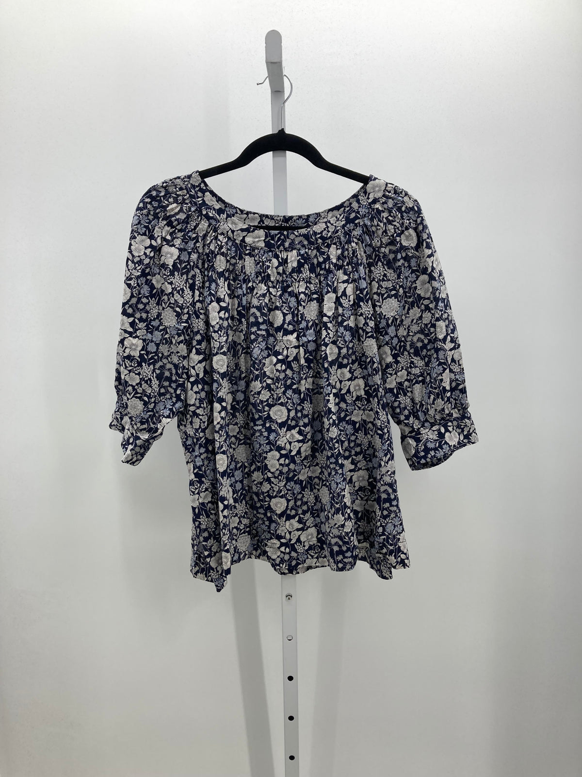Uniqlo Size Extra Large Misses Short Sleeve Shirt