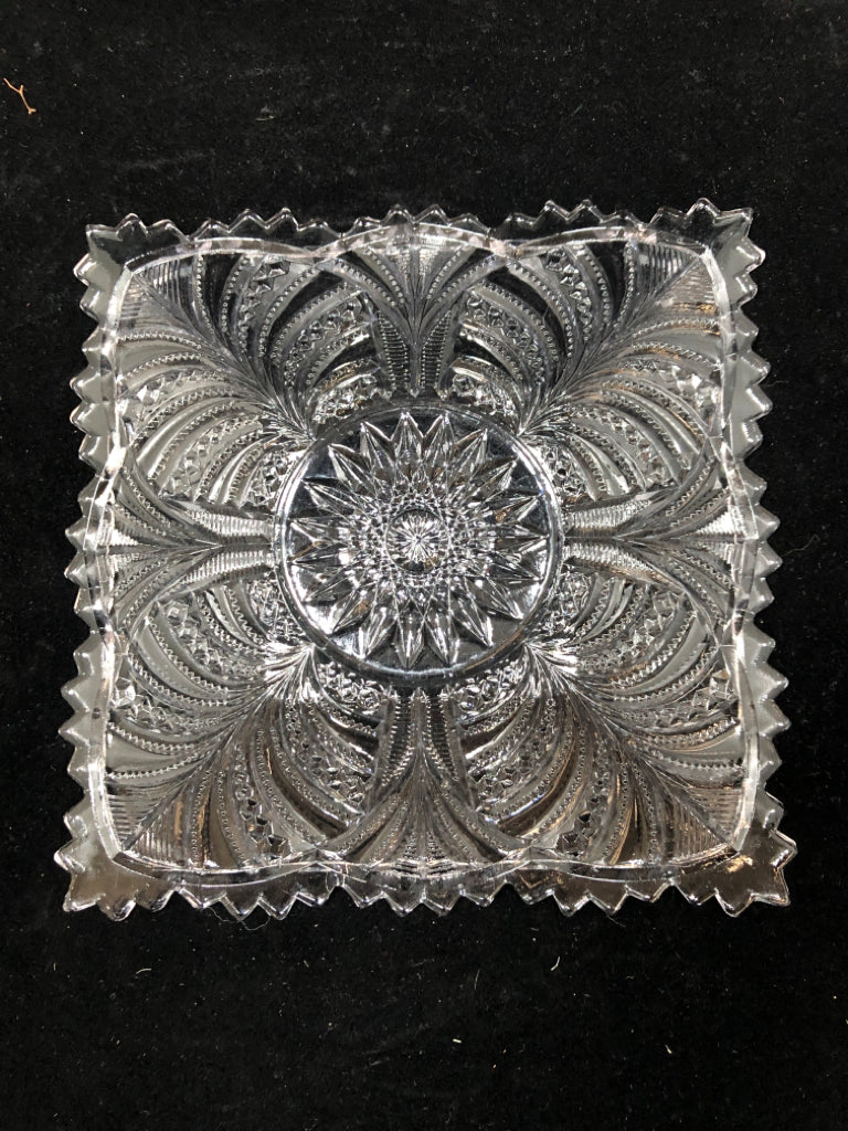 CLEAR GLASS EMBOSSED SUN BURST PLATE.