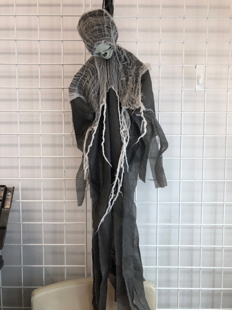 REAPER W/TATTERED ROBE WALL HANGING.