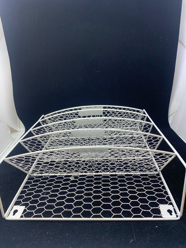 WHITE CHICKEN WIRE 5 SLOT MAIL FILE.