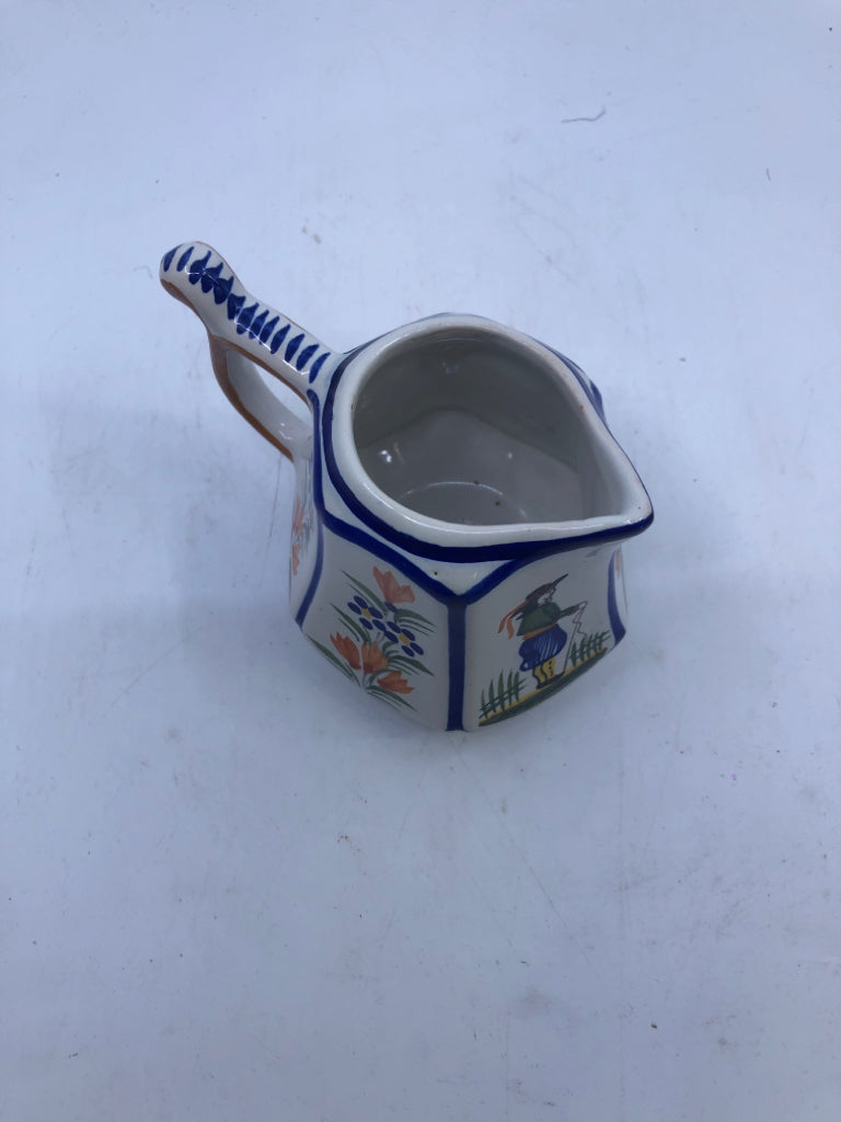 VTG FLORAL FARMER CREAMER.