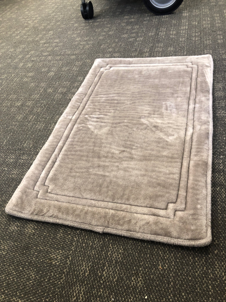 DARK GREY FOAM RUG.