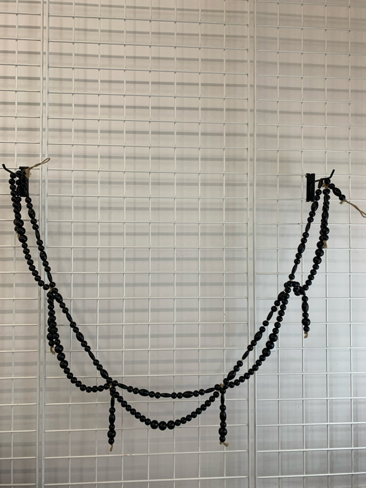 BLACK WOODEN BEADED GARLAND.