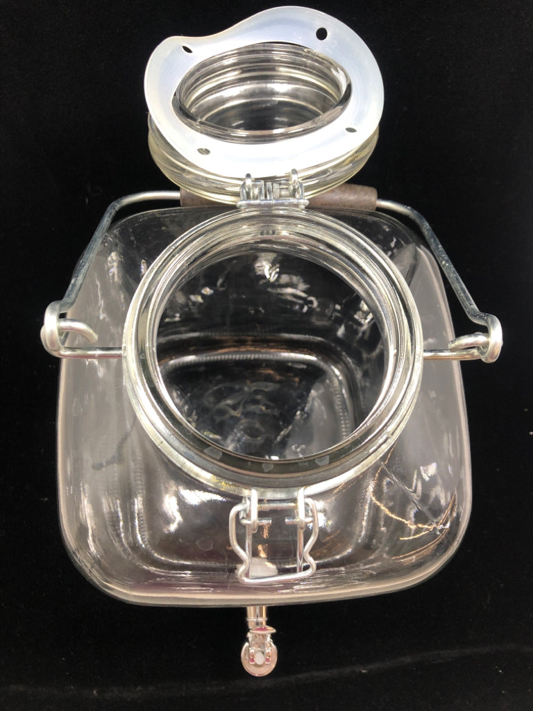 2 GALLON GLASS DRINKING DISPENSER.