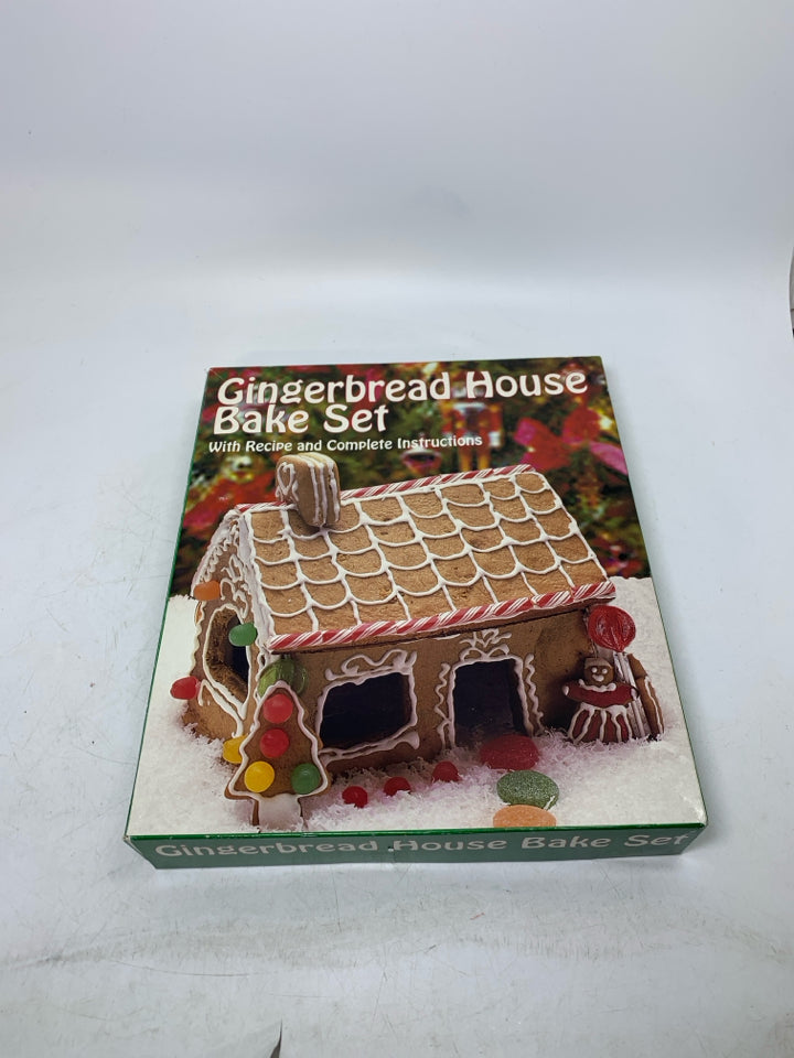IN BOX VTG GINGERBREAD HOUSE BAKE SET.