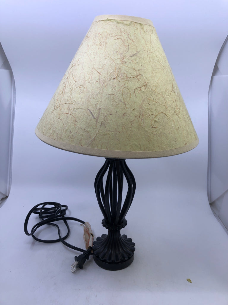 BLACK SCROLL BASE LAMP W/CREAM TEXTURED SHADE.