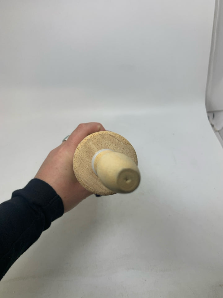 WOOD ROLLING PIN.