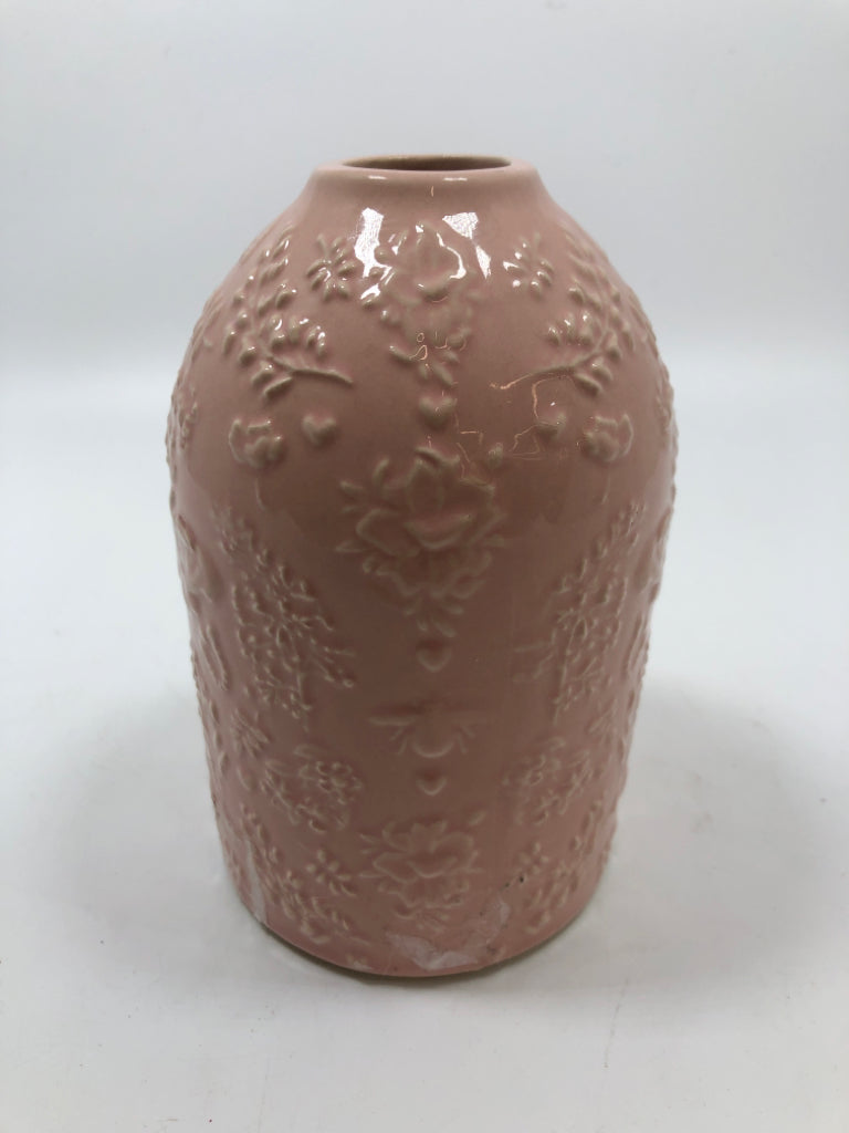 PINK FLORAL TEXTURED VASE.