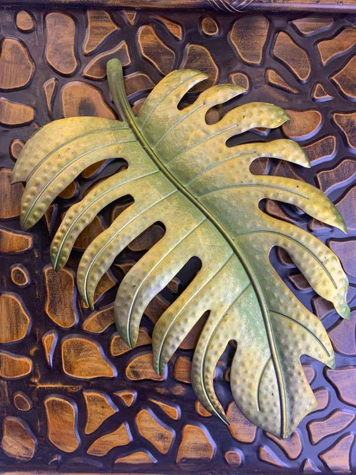 SQUARE BRONZE METAL W/PALM LEAF WALL HANGING.