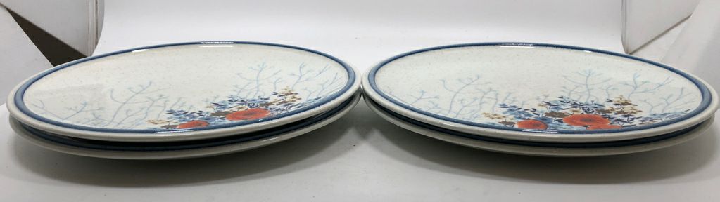 4 CORDON BLEU FLORAL PLATES.