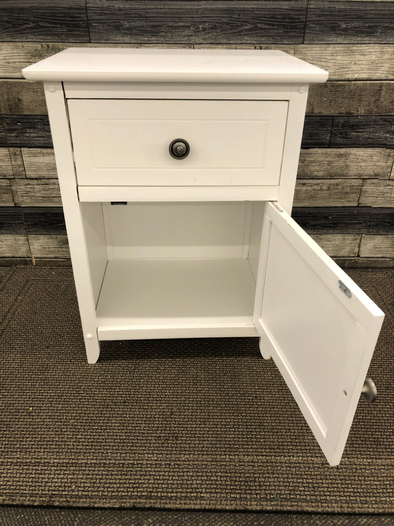 WHITE NIGHTSTAND W/ DRAWER & CABINET.