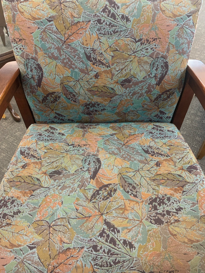 LEAF PATTERN WOOD ARMS ACCENT CHAIR.