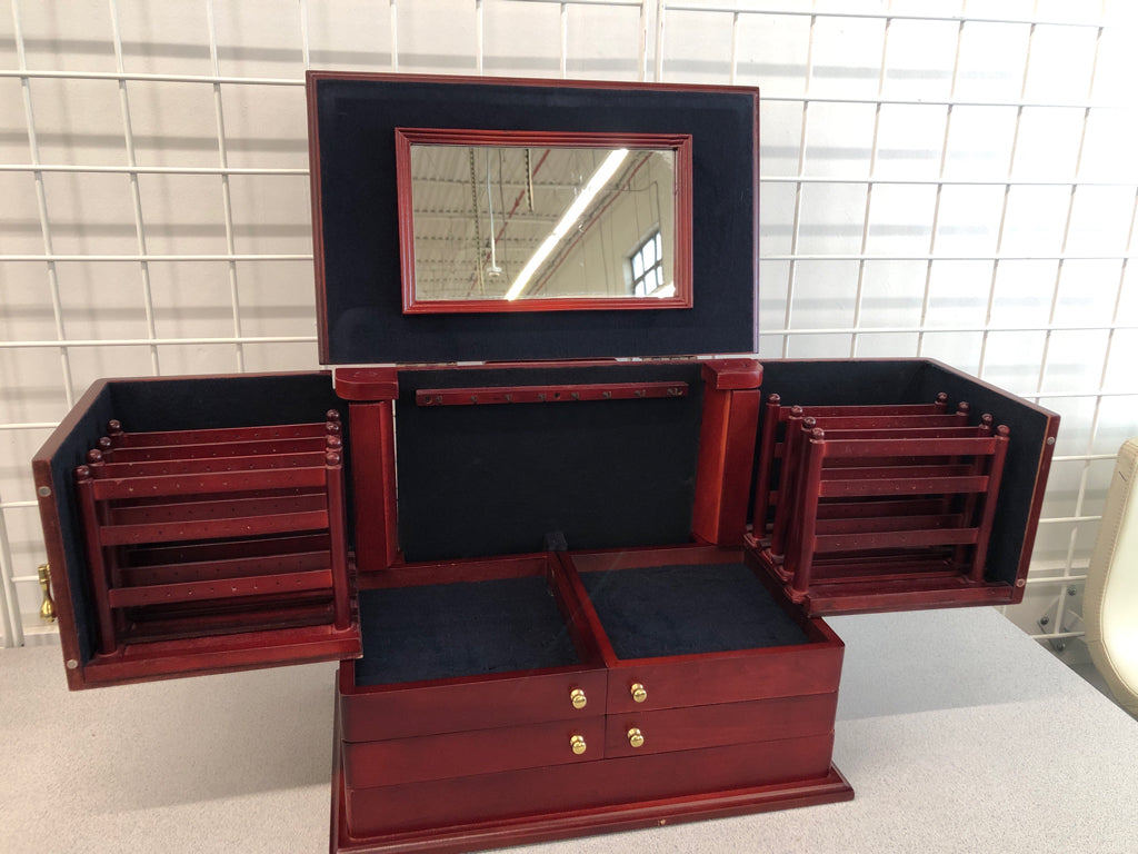 RED WOOD EXPANDABLE JEWELRY BOX W/FLIP LID.