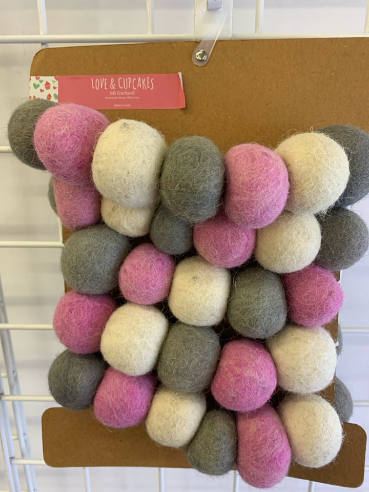 NWT YARN BALL GARLAND PINK/GRAY/WHITE.
