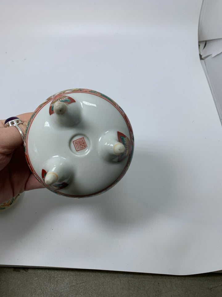 SMALL FOOTED HEAVILY DETAILED GREEN/RED ASIAN STYLE W/ PIERCED LID.