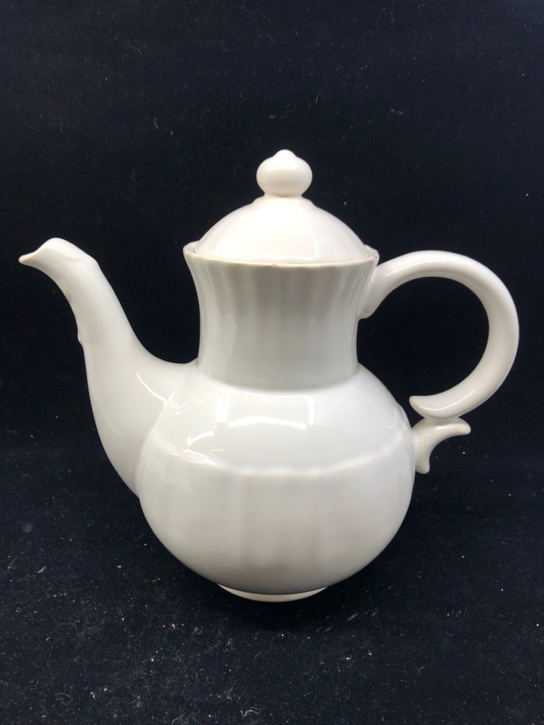 WHITE CERAMIC COFFEE POT SAVOIR VIVRE.