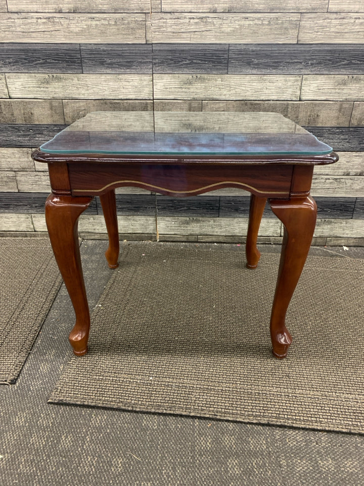 GLOSSY DRK END TABLE.