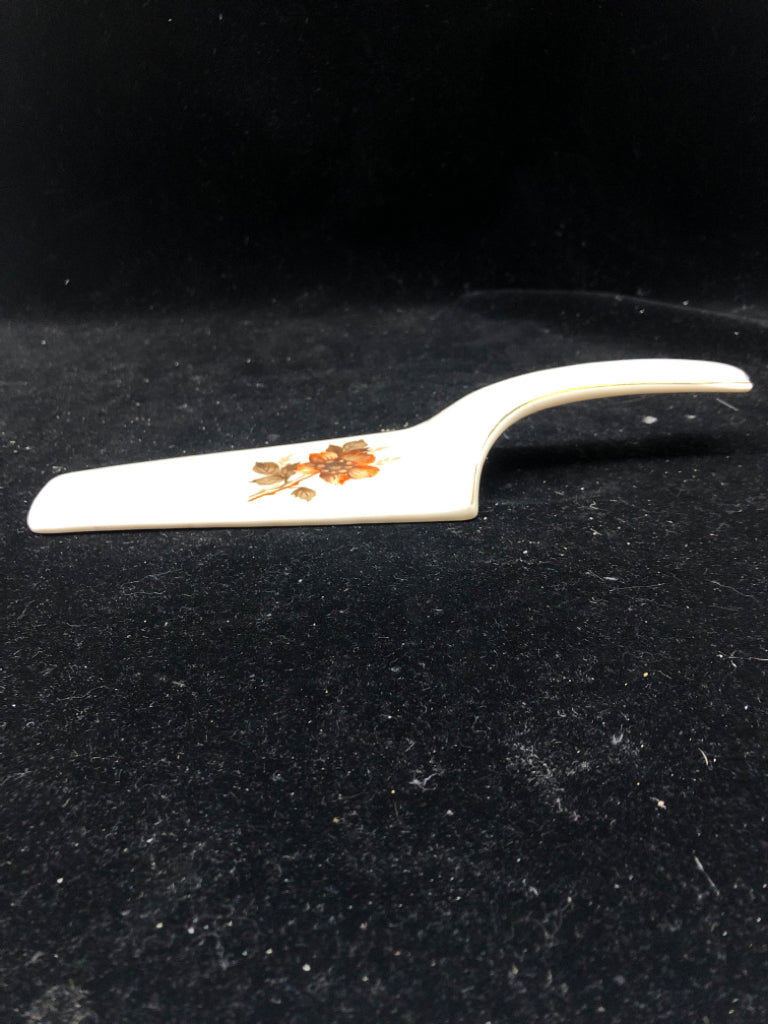 BROWN AND RED FLORAL CAKE SERVER.