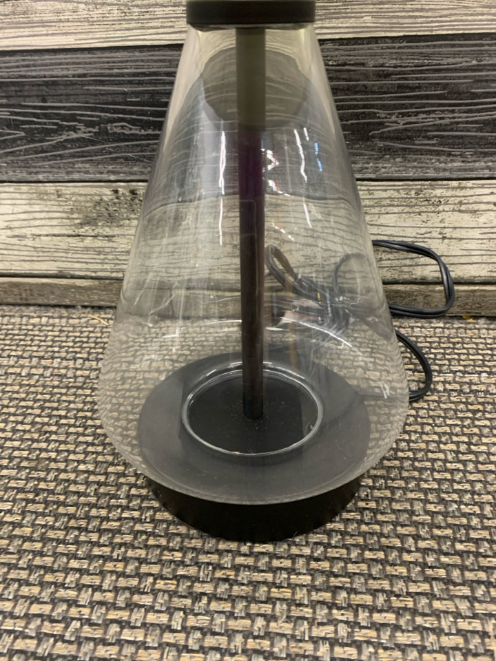 TRIANGLE SHAPED BASE LAMP W WHITE SHADE.