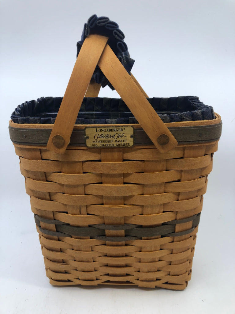 1996 COLLECTORS CLUB BASKET W PLASTIC LINER AND PLAID INSERT.