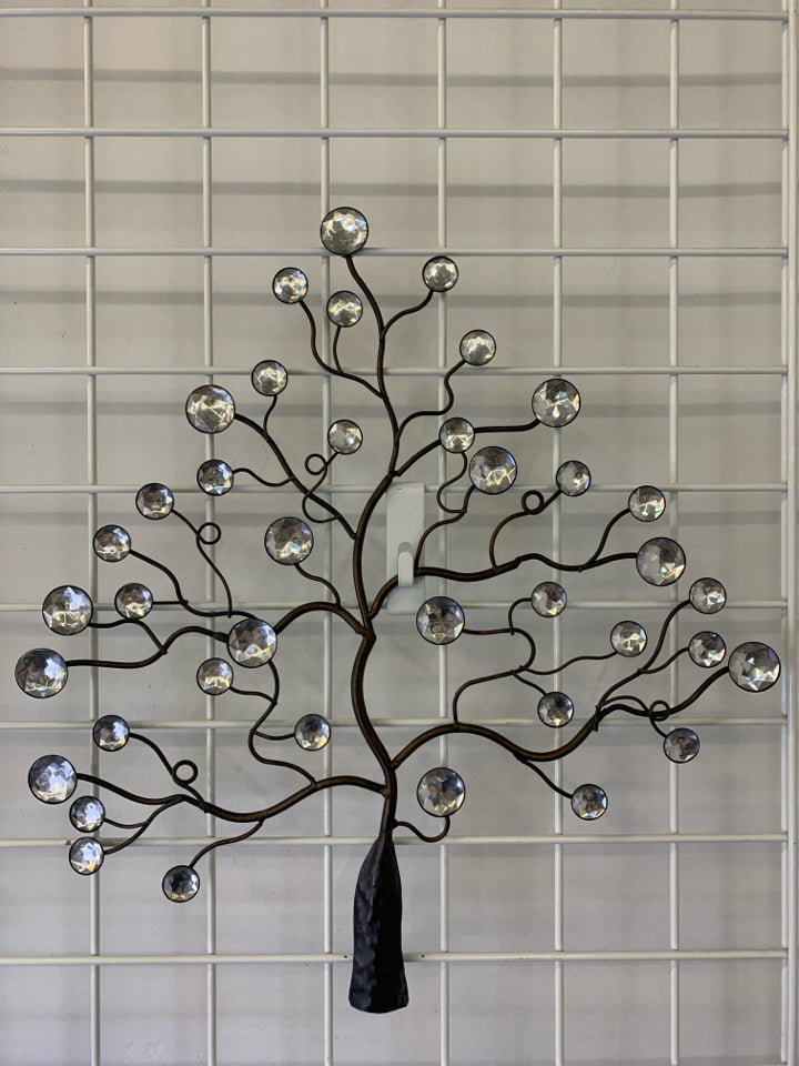 BROWN METAL TREE WALL ART.