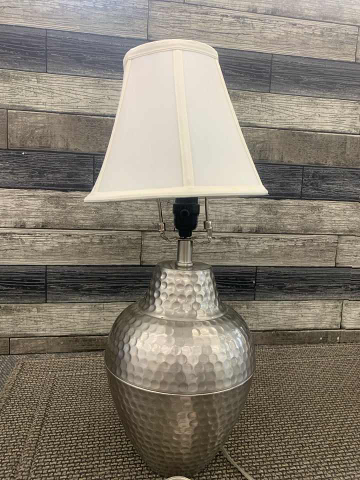 SILVER HAMMERED BASE LAMP W/ WHITE SHADE.