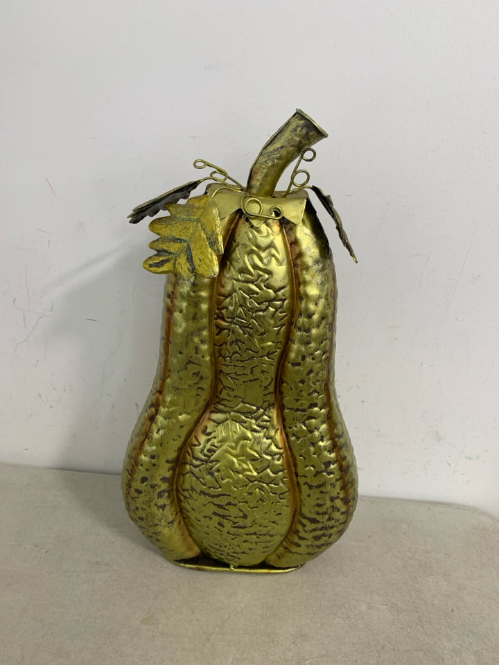 LARGE LIGHTWEIGHT METAL GOLD GOURD.