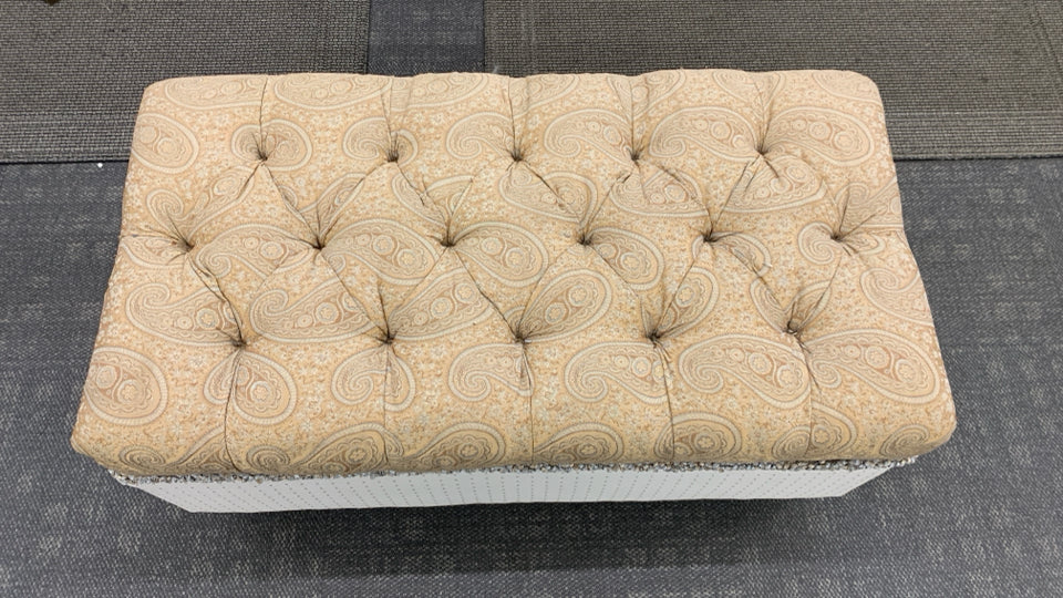 GOLD PADDED STORAGE BENCH W/CREAM SIDES.