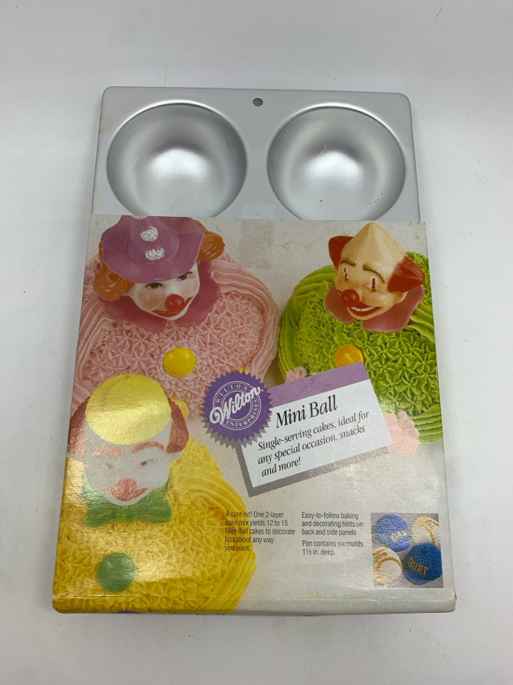 NIP 6-SLOT WILTON MINI BALL PAN.