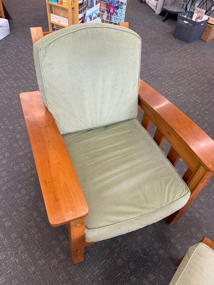 OAK WOOD W/ GREEN CUSHION CHAIR W/ OTTOMAN.