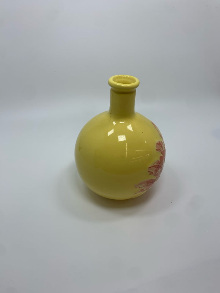 PINK FLOWER PAINTED YELLOW CERAMIC BUD VASE.