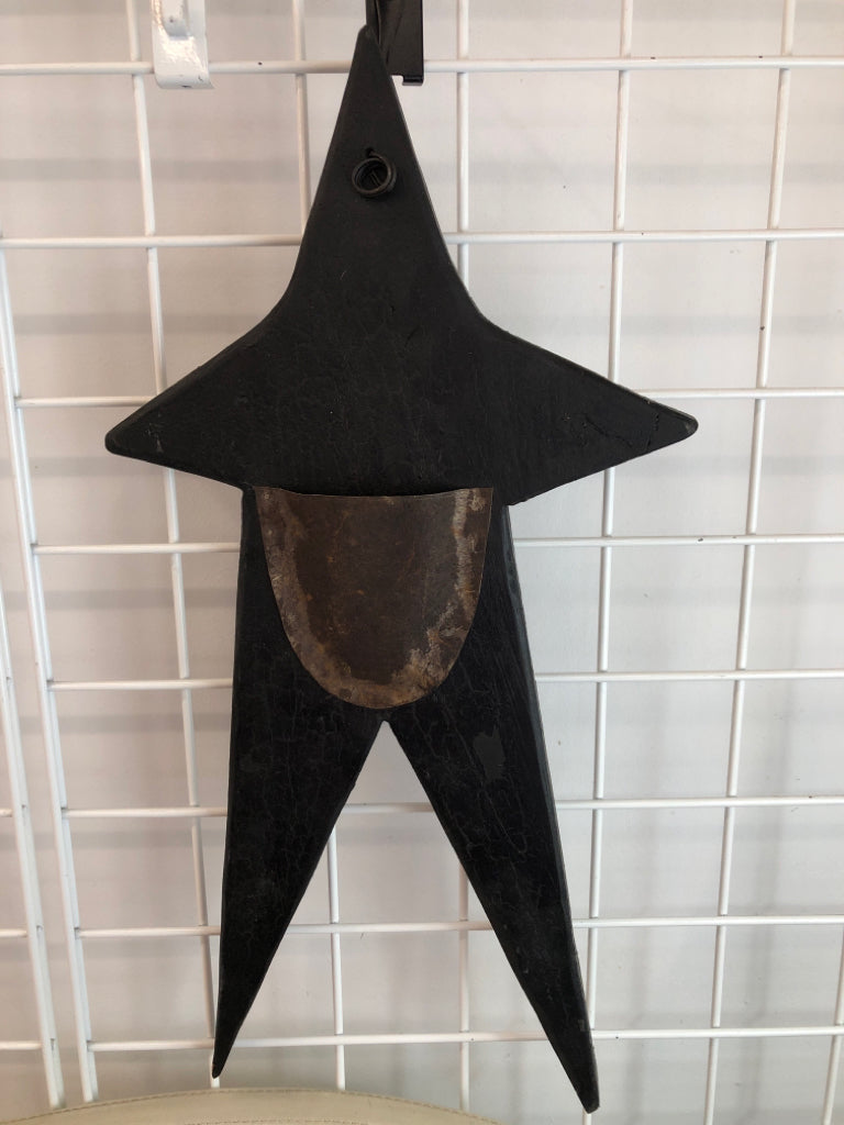 PRIMITIVE WOODEN STAR POCKET.