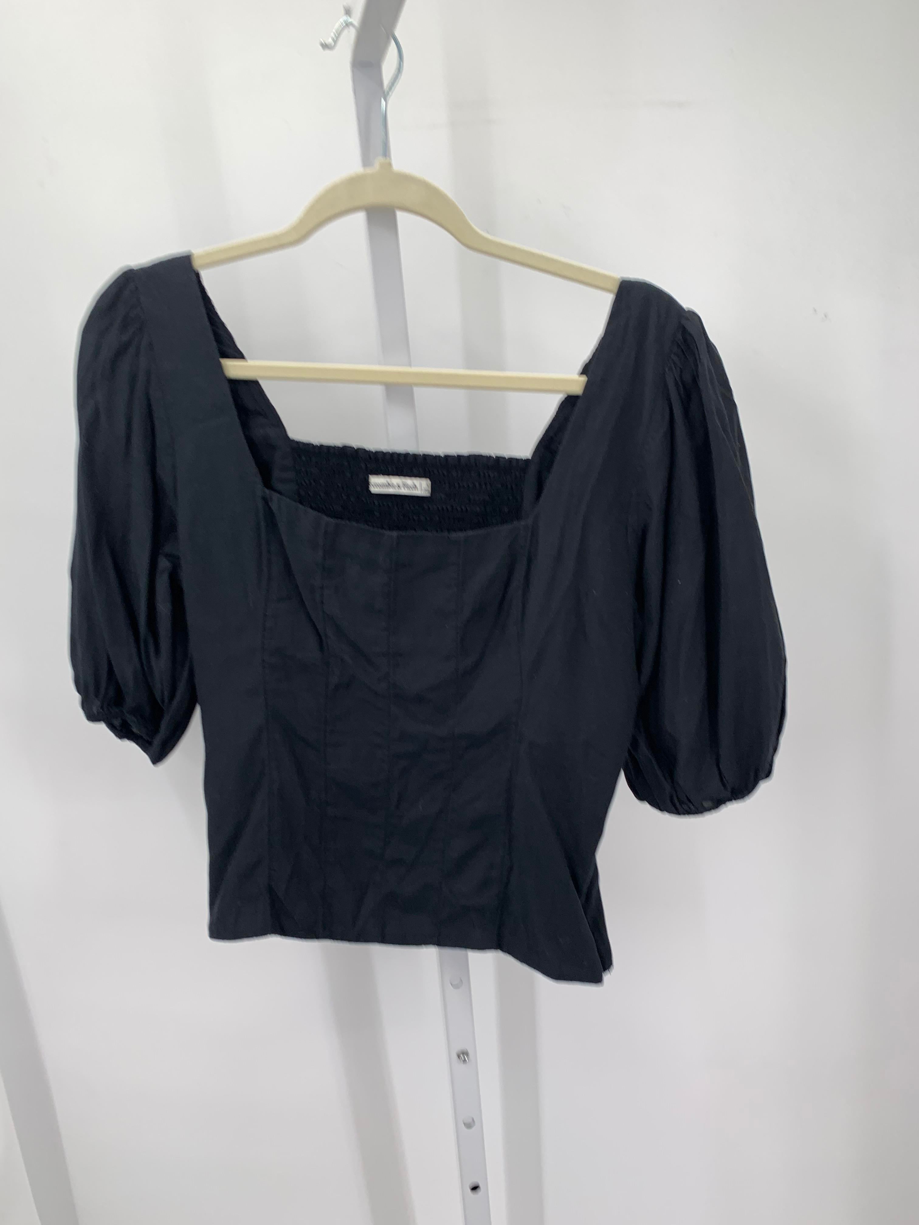 Abercrombie Size Medium Juniors Short Sleeve Shirt