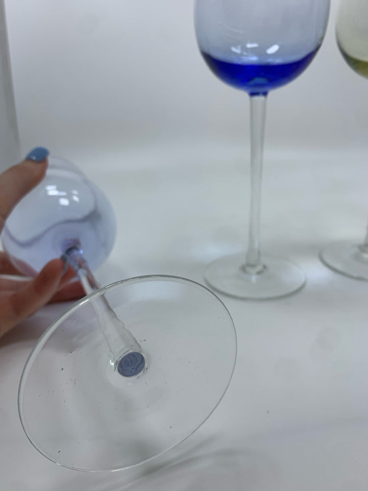 4 MULTICOLORED WINE GLASSES.
