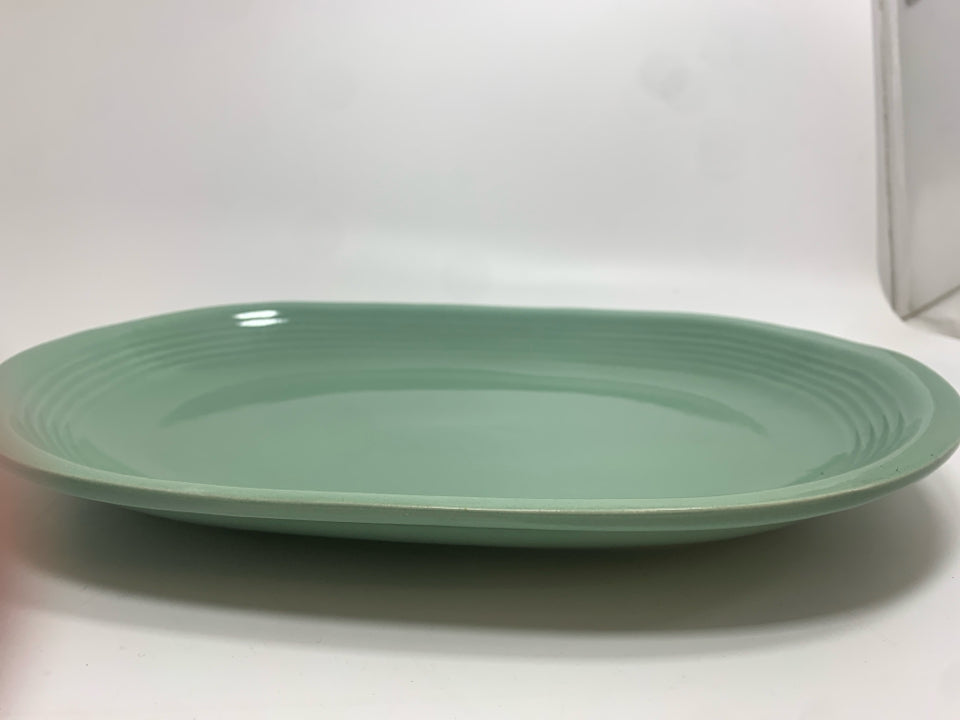 TEAL OVAL CERAMIC SERVING DISH.