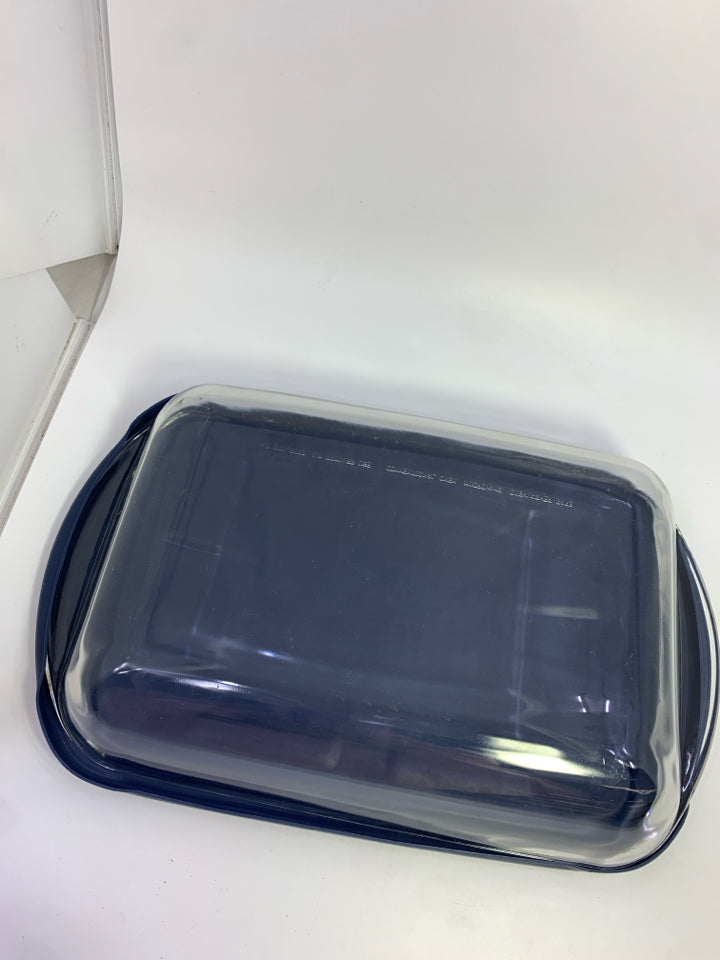 CLEAR GLASS BAKING DISH W/BLUE LID.