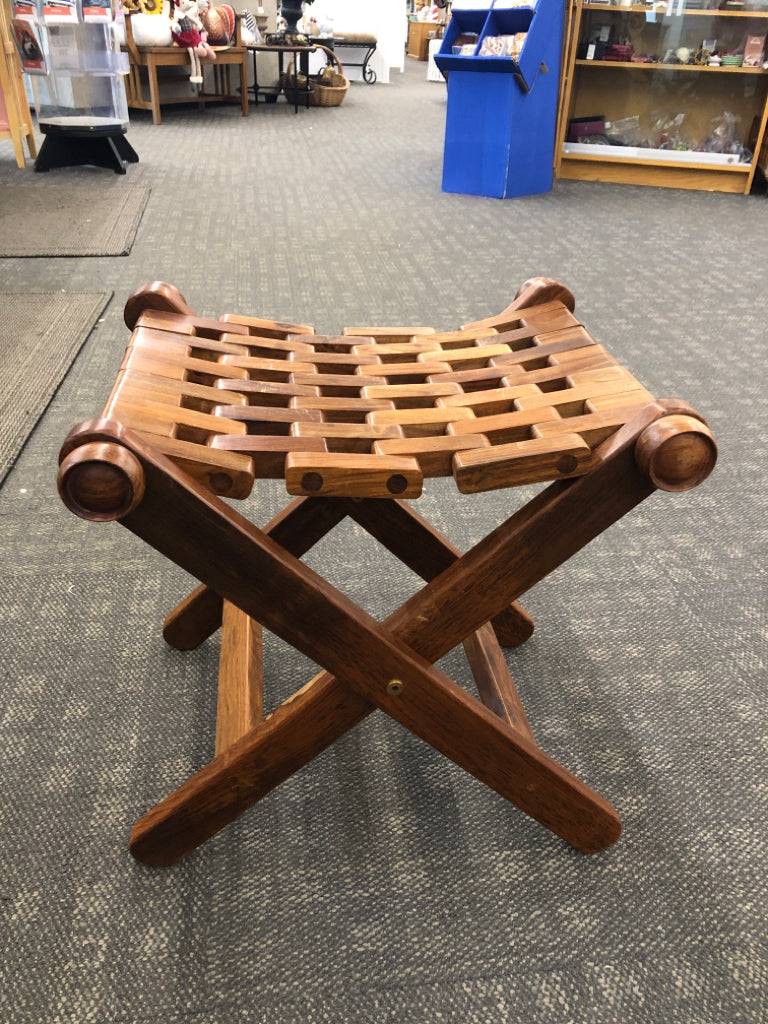 INTERLOCKING WOODEN SLAT FOLDING STOOL.