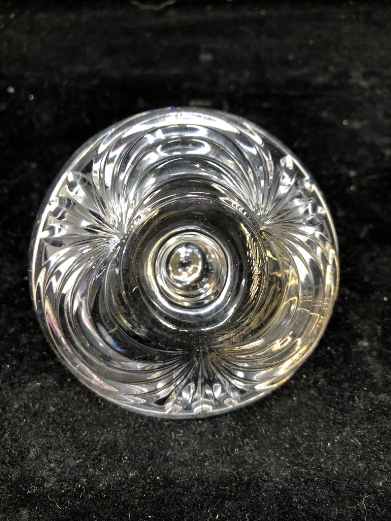 CLEAR GLASS SWIRL RING HOLDER.