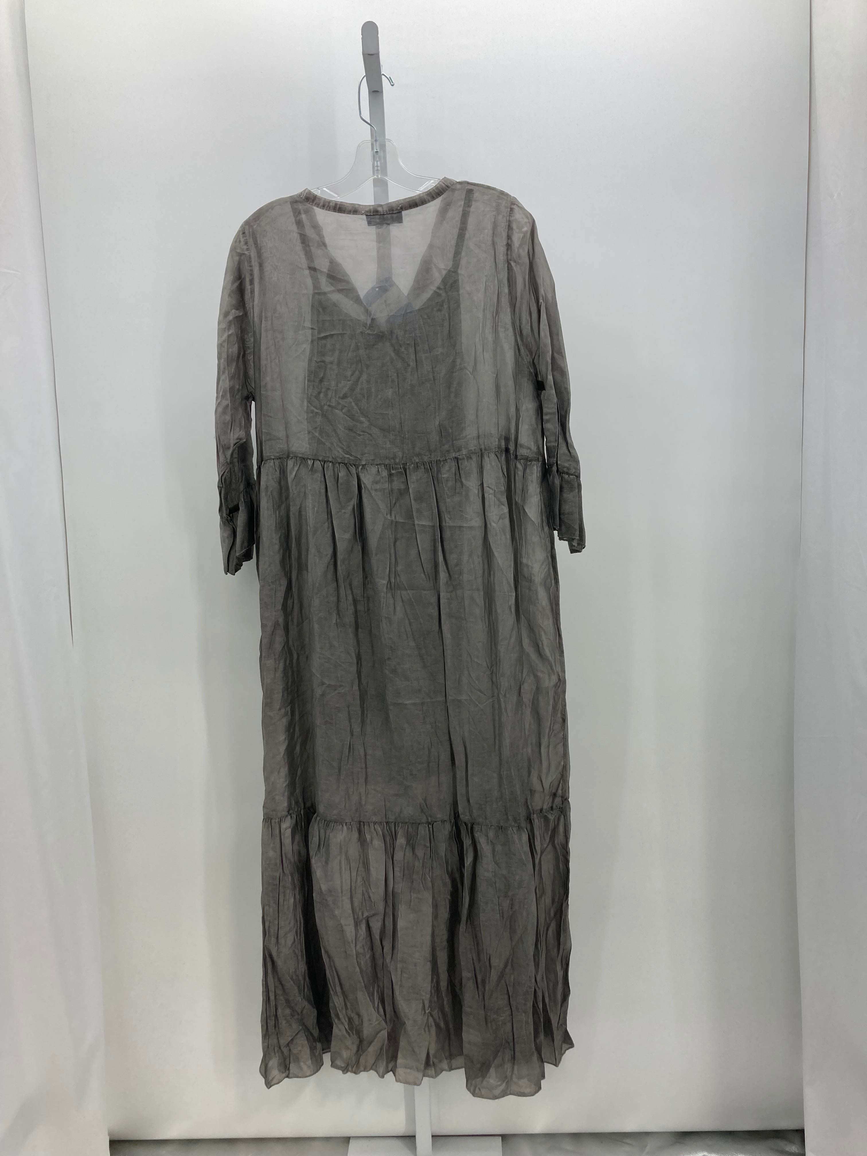 Size Medium Misses 3/4 Sleeve Dress