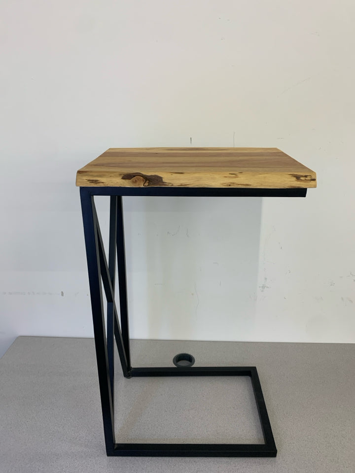 METAL BASE WITH WOOD TOP COUCH TABLE.