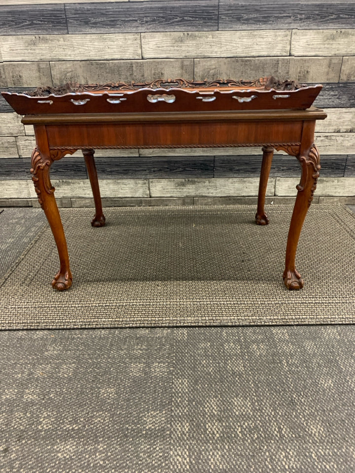 VTG END TABLE W REMOVABLE VERY DETAILED TOP WOOD/GLASS TRAY.