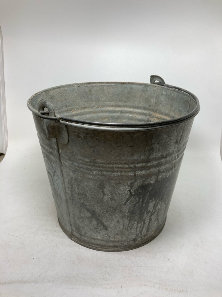 VINTAGE METAL BUCKET