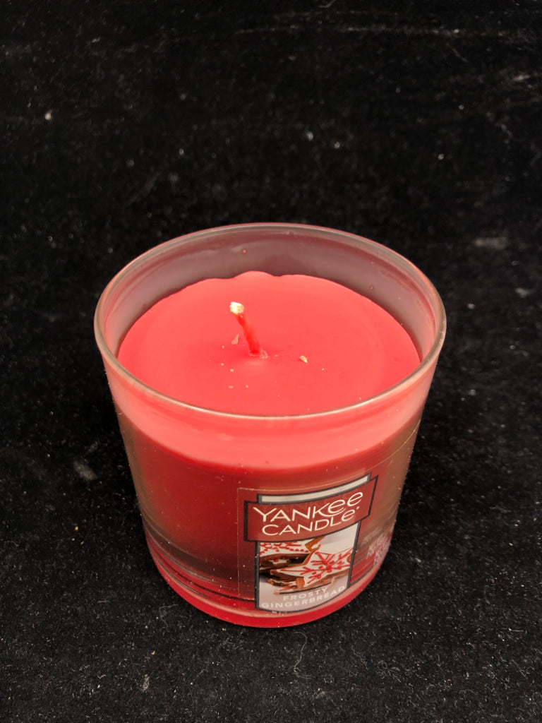 YANKEE CANDLE FROSTY GINGERBREAD CANDLE.