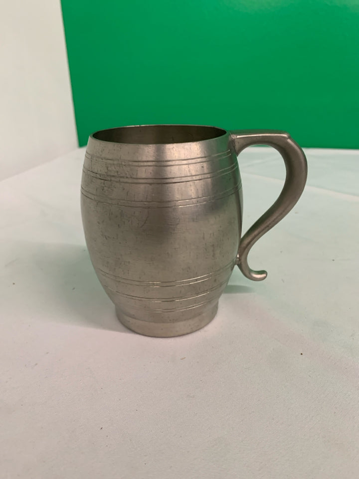 COLONIAL PEWTER BARREL CARVED MUG.
