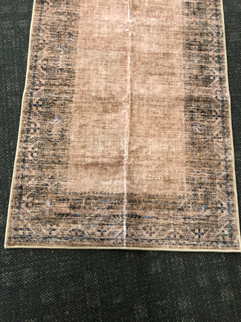 TAN, BLUE BORDER MACHINE WASHABLE RUG RUNNER.