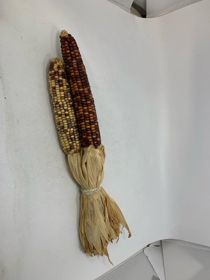 3 COLORED CORN BUNCH.
