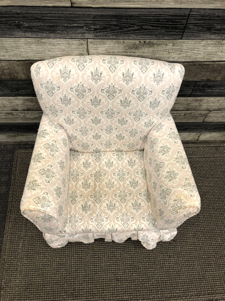 CHILDRENS ROCKING CHAIR.