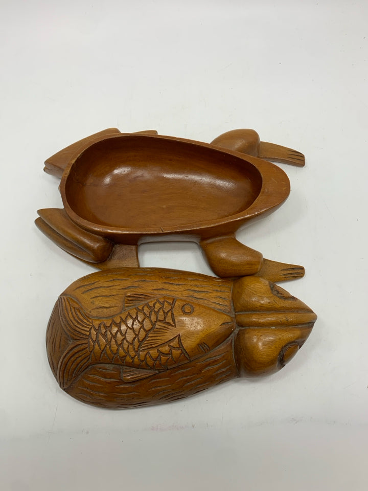 WOOD CARVED FROG/FISH CATCH ALL DISH W/LID.