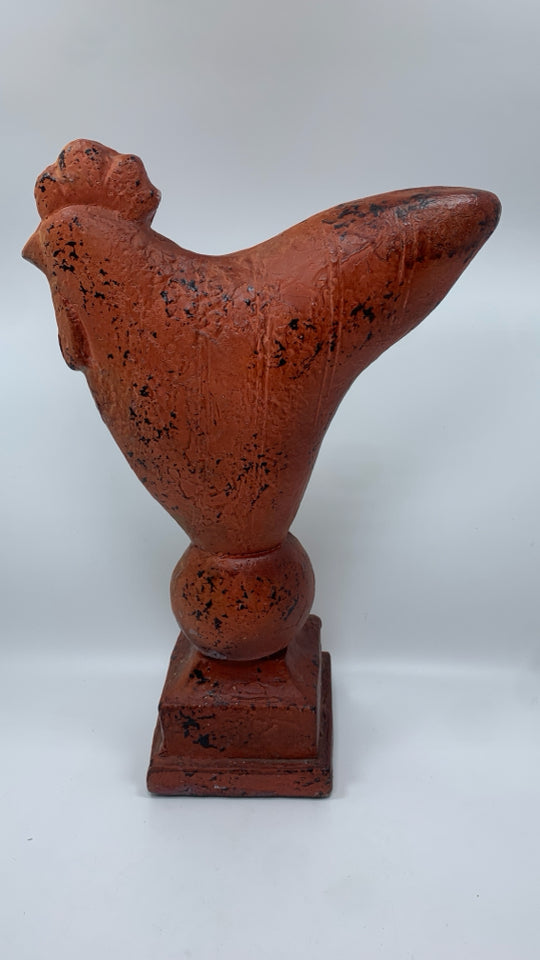 RED DISTRESSED CHICKEN PILLAR DECOR.