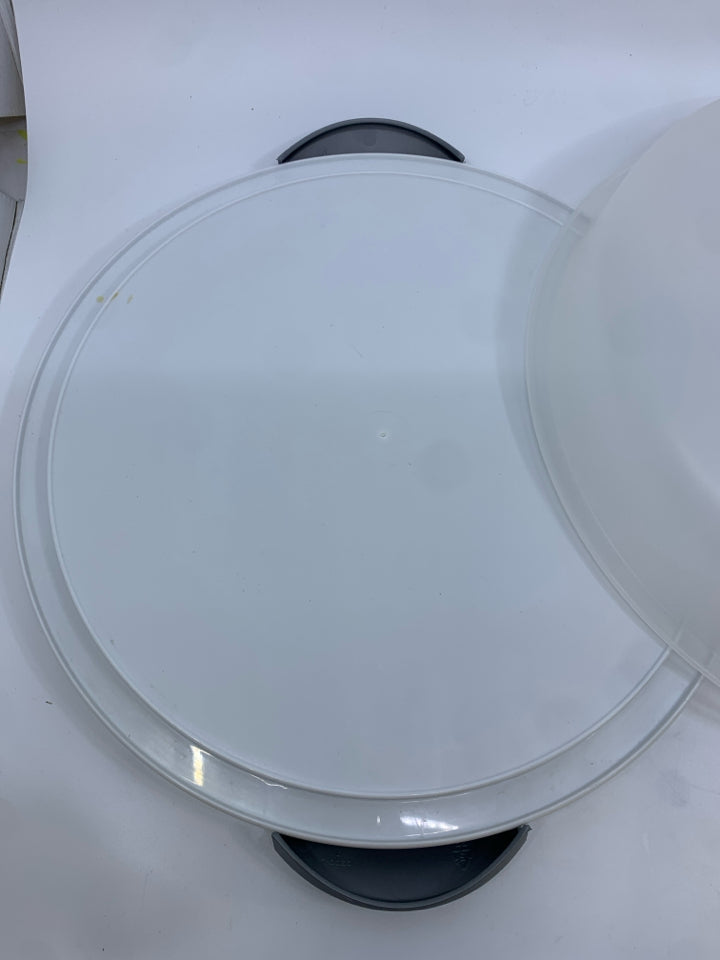 STERILITE PLASTIC CAKE CARRYING CASE.